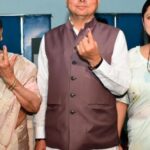 मुख्यमंत्री धामी ने खटीमा के नगरा तराई में किया मतदान