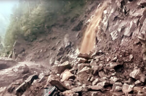 2025_9image_10_58_286657983cloudburstinkinnaur