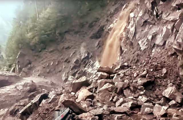 2025_9image_10_58_286657983cloudburstinkinnaur