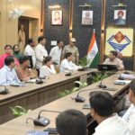 कुर्सी संभालते ही एक्शन मोड में आए डीएम डॉ. चौहान, जन समस्याओं के त्वरित समाधान के दिए निर्देश