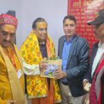 मुकेश अंबानी ने बदरीनाथ धाम में किए दर्शन, बीकेटीसी को 10 करोड़ का दान