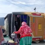 गंगोत्री से केदारनाथ जा रही यात्री बस पलटी, पांच श्रद्धालु घायल