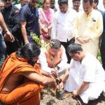 हरेला पर्व पर मुख्यमंत्री धामी ने किया पौधरोपण, धन्वंतरि धाम हर्बल वर्ल्ड का किया भ्रमण