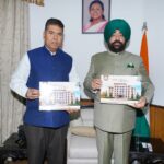 राज्यपाल ले.ज. गुरमीत सिंह से मिले आयुर्वेद विवि के कुलपति