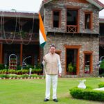 सीएम धामी ने शासकीय आवास पर फहराया तिरंगा, हर घर तिरंगा अभियान को दिया बढ़ावा