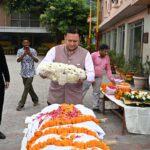 मुख्यमंत्री धामी पहुंचे खड़खड़ी श्मशान घाट, दैनिक जागरण संपादक की माता को दी श्रद्धांजलि