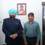राज्यपाल से प्रमुख सचिव आर. मीनाक्षी सुंदरम ने की भेंट