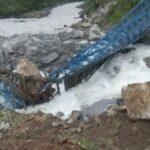 धारचूला-तवाघाट राष्ट्रीय राजमार्ग पर कुलागाड़ में टूटा वैली ब्रिज, सीमांत क्षेत्र की आवाजाही ठप