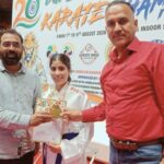 मसूरी की मीना रावत ने कराटे में लहराया परचम, ऑल इंडिया इंडिपेंडेंस कप में जीता स्वर्ण