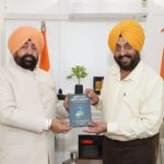 राज्यपाल गुरमीत सिंह ने लेफ्टिनेंट जनरल मंजिंदर सिंह से की भेंट