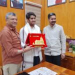 मेयर सौरभ थपलियाल से मिले दिल्ली विश्वविद्यालय छात्रसंघ के नवनियुक्त अध्यक्ष यश डबास