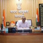 देहरादून में सड़क कटिंग पर नगर निगम सख्त, सूचना बोर्ड और सुरक्षा व्यवस्था अनिवार्य