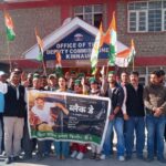 हिमाचलः किन्नौर कांग्रेस ने मनाया “काला दिवस”, डीसी कार्यालय के बाहर किया विरोध प्रदर्शन
