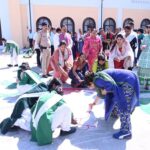 विधानसभा अध्यक्ष ऋतु खंडूड़ी ने सेवा संकल्प अभियान के तहत छात्राओं के साथ बनाई रंगोलियां