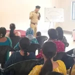 साइबर ठगी से बचाव और यातायात नियमों के प्रति छात्रों को किया जागरूक