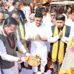 मोदी के सेवा के 25 वर्ष पूर्ण होने पर सीएम धामी ने मंत्रिमंडल संग की गंगा पूजा व आरती